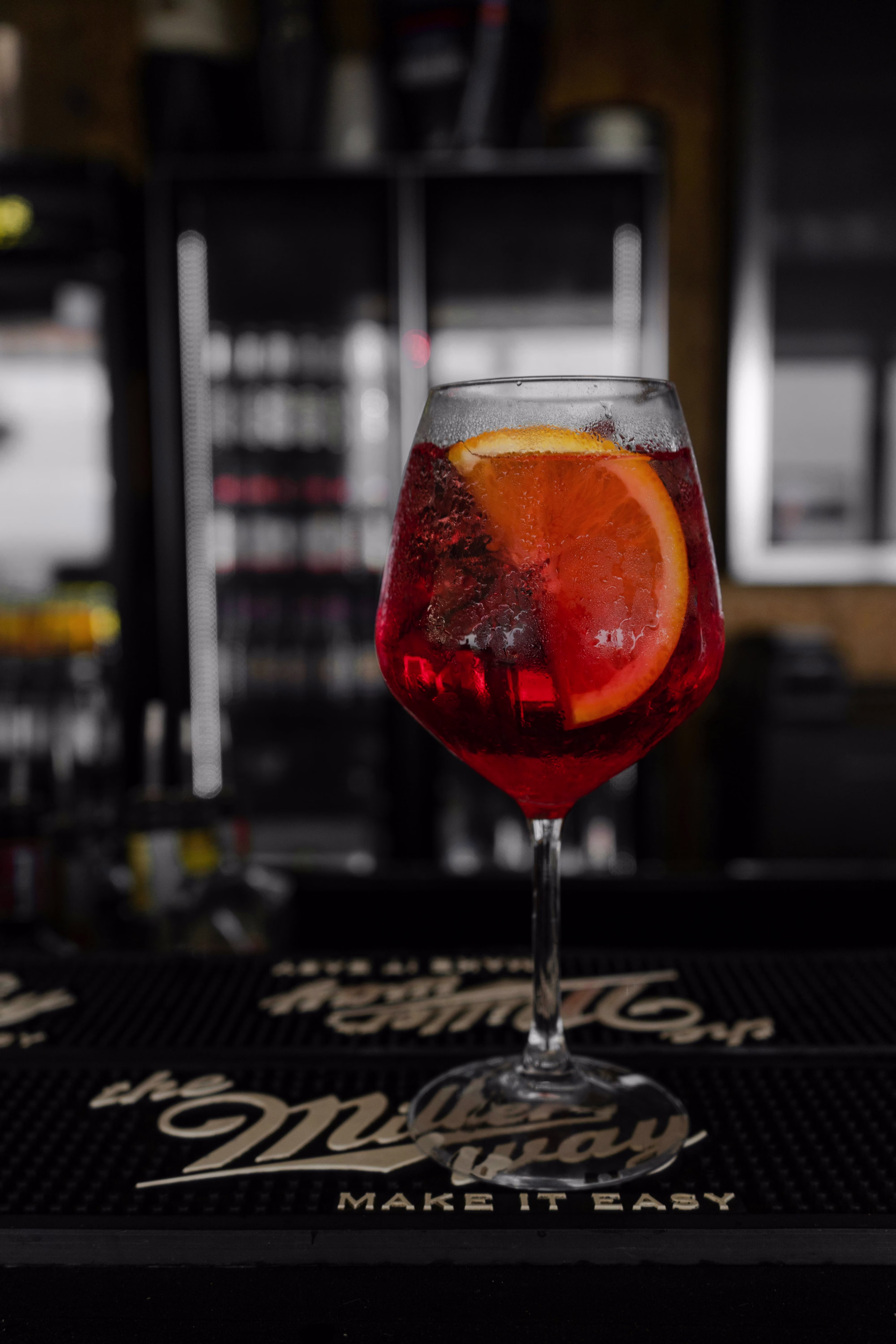 Boisson servie au lounge bar A l'enverre à Beaumont